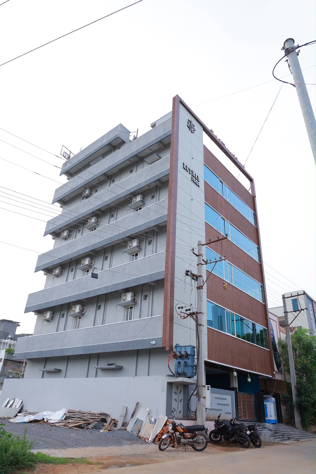 Hotel Dharani Grand Khammam building exterior